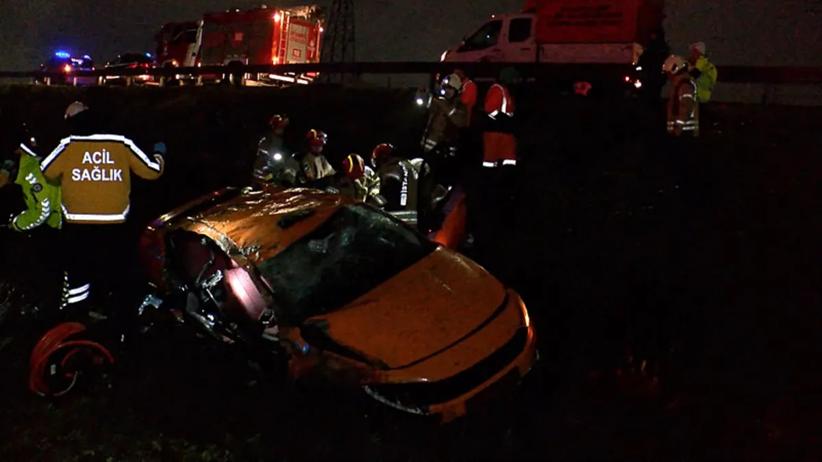 İstanbul’da korkunç kaza! Taksi su kanalına uçtu: 3 ölü, 1 yaralı İstanbul’da korkunç kaza! Taksi su kanalına uçtu: 3 ölü, 1 yaralı