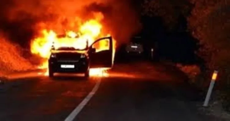 Tunceli’de teröristler araç yaktı