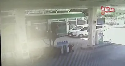 Kırıkkale’de seyir halindeki otomobilin fırlayan tekerleğinin akaryakıt istasyonuna dalma anı kamerada | Video