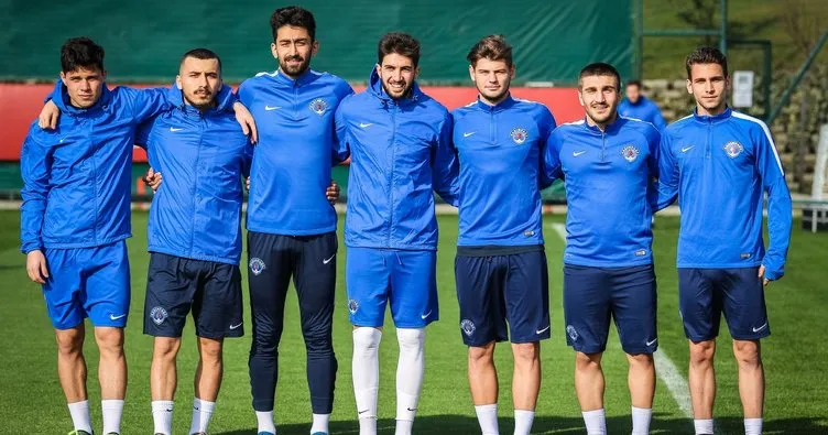 Kasımpaşa’da 5 futbolcu profesyonel yapıldı