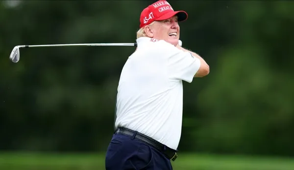 golf-oynarken-ates-acilmisti-trump-suikast-girisimini-boyle-kutladi-1726649046160.jpg