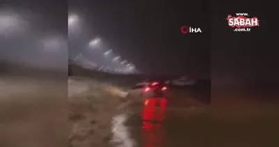 Suudi Arabistan’da bir kişi sel sularına kapıldı | Video
