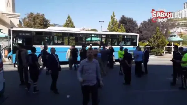 Mamak'ta Özel Halk Otobüsü yolcuların bulunduğu durağa girdi