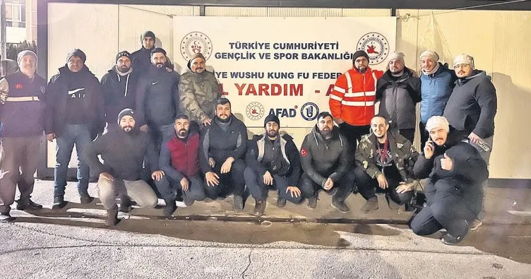 İzin alıp depremzedelere koştular: 10 güzel adam