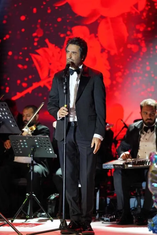 mahsun-kirmizigule-hodri-meydan-yolsuzluk-elestirisi-yaparken-o-paralar-resmi-kayda-girdi-mi-1790998982744.jpeg