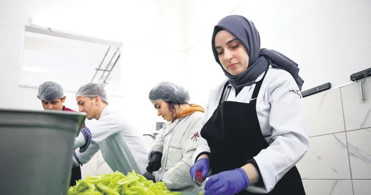 Liselilerden öğrenci yemeği