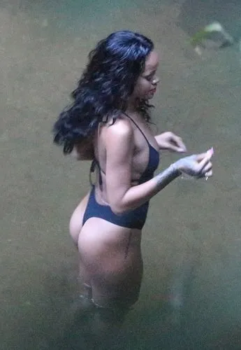 Rihanna’ya gizli kamera çekimi