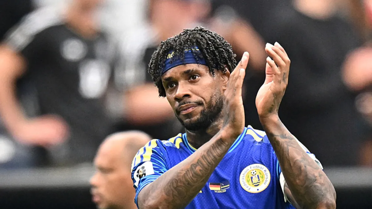 Iğdır FK oyuncuları Leandro Bacuna ve Ryan Mendes'in Dünya Kupası maçından bir kare.