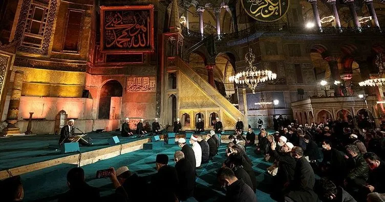 İstanbul’daki camilerde Regaip Kandili dualarla idrak edildi