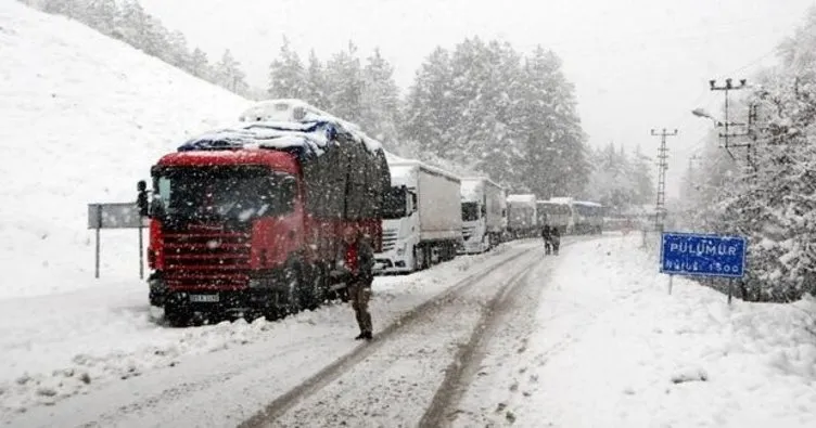 Erzincan ile Tunceli’nin Pülümür arasındaki yol tır ve kamyon geçişlerine kapatıldı