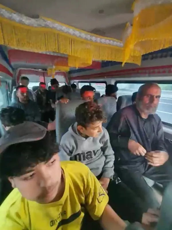 polis-takibe-alip-durdurdu-aractan-15-kacak-gocmen-cikti-1779361003086.jpg