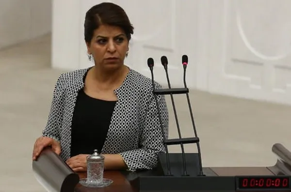 hdpli-eski-vekilden-gizli-ortaklara-tezkere-mesaji-evet-diyenler-kendilerine-muhalefet-partisiyim-demesin-1634849849638.jpg HDP'li eski vekilden gizli ortaklara 'tezkere' mesajı: Evet diyenler kendilerine muhalefet partisiyim demesin