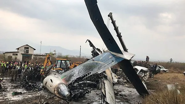Nepal'de yolcu uçağı düştü