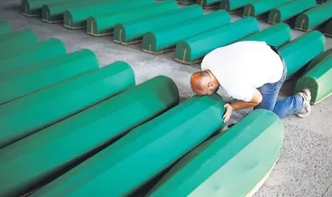 Hollanda soykırımcı askerlerini akladı