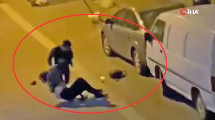 Son dakika: İstanbul'da sokak ortasında kadına şiddet dehşeti görüntüleri sosyal medyada olay oldu | Video