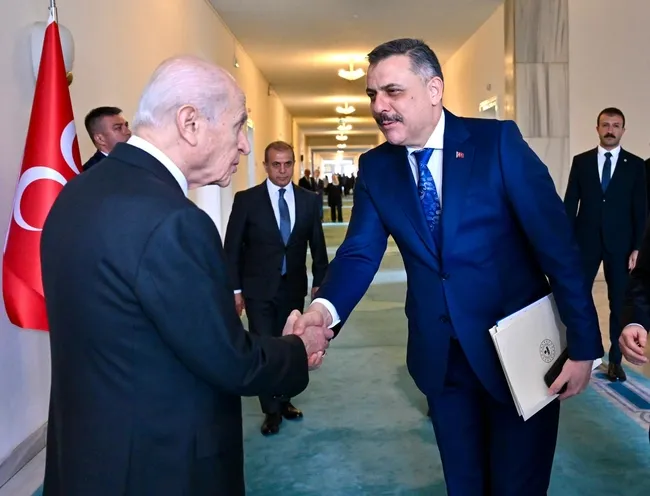 bakan-ciftci-ve-bakan-gurlek-bahceliyi-ziyaret-etti-1780402513999.jpg