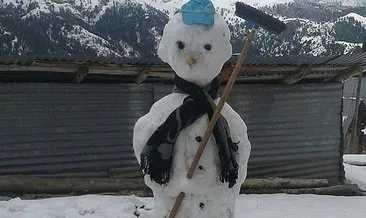 Erzurum’da mayıs ayında kardan adam yaptılar