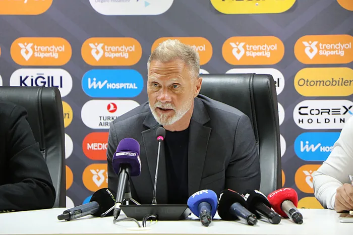 thorsten-fink-biz-fenerbahce-ya-da-galatasaray-icin-oynamiyoruz-1777758276146.jpeg