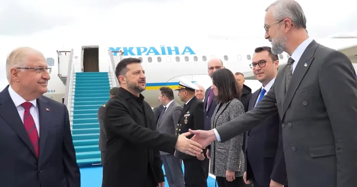 ukrayna-devlet-baskani-volodimir-zelenskiy-istanbula-geldi-1793452072319.jpg
