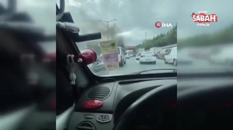 TEM Otoyolu’nda lüks otomobil alev alev yandı