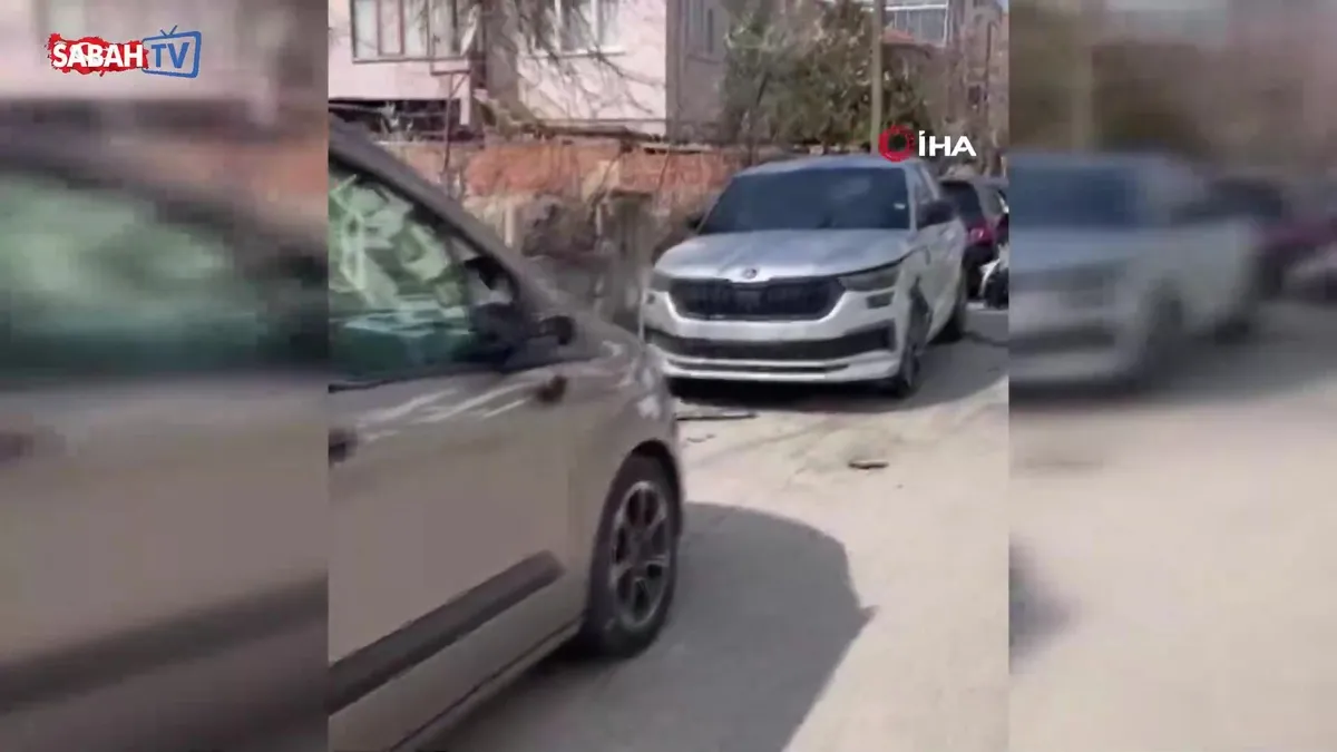 Lüleburgaz’da ticari araç park halindeki otomobillere çarptı videosunu izle Lüleburgaz’da ticari araç park halindeki otomobillere çarptı videosunu izle