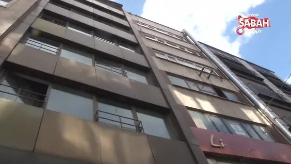 Beyoğlu'nda şok ölüm...İngiliz şahıs, camdan cama geçmeye çalışırken böyle düştü | Video