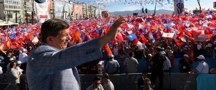 Davutoğlu İzmir’de muhteşem kalabalığa seslendi