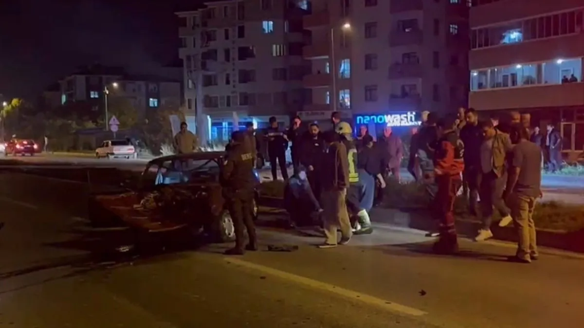 Bartın’da kontrolden çıkan otomobil, elektrik direğine çarptı: 1 yaralı Bartın’da kontrolden çıkan otomobil, elektrik direğine çarptı: 1 yaralı