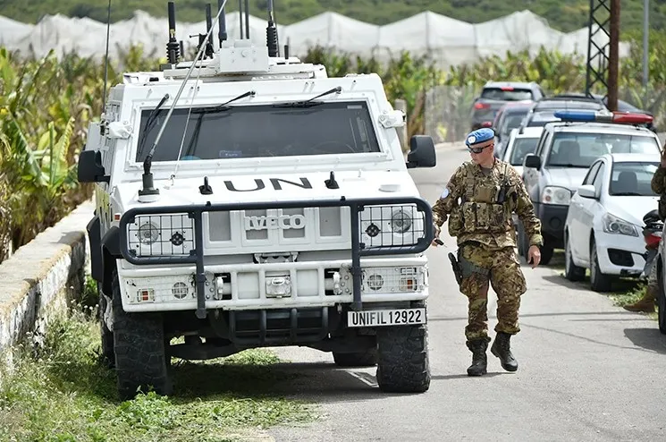 Siyonist İsrail sınır tanımıyor! BM barış gücüne saldırı sonrası gelen ateşkes taleplerini reddetti!