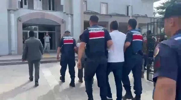 kirsehirde-magdurlari-haraca-baglayan-tefecilere-safak-operasyonu-98-tapu-ele-gecirildi-1783326792903.jpg
