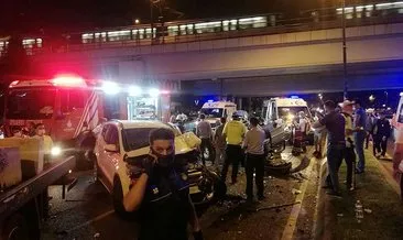 Fatih’te feci kaza: 1 kişi otomobilde sıkıştı