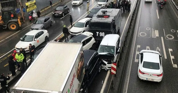 Üsküdar’da zincirleme kaza! 14 araç birbirine girdi