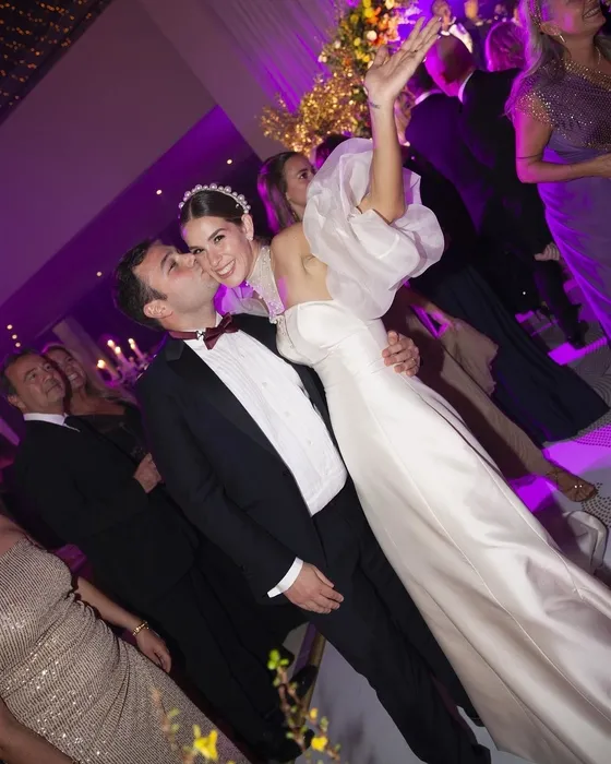 Sosyetik güzel Dila Tarkan’ın yeni imajına sosyal medyadan yorum yağdı! Arkadaşların yalan söylüyor