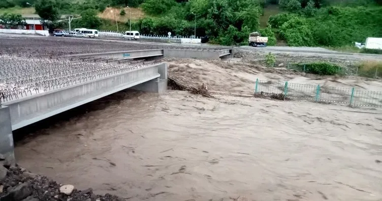 SON DAKİKA | Kastamonu’da 2 köprü çöktü! Uyarılar peş peşe geliyor: 6 il için kırmızı alarm