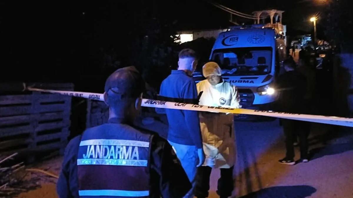 Kırşehir’de aile faciası: Anne ve babasını öldürdü, 2 akrabasını yaraladı! Kırşehir’de aile faciası: Anne ve babasını öldürdü, 2 akrabasını yaraladı!