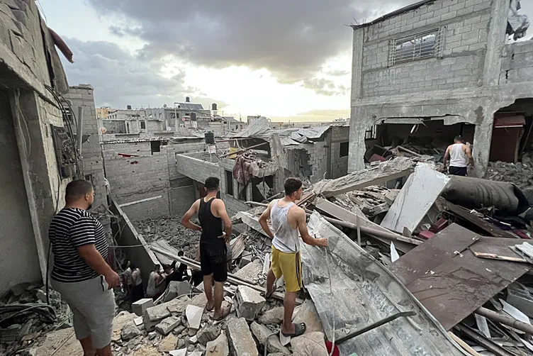 İsrail Gazze’de Filistinlilerin sığındığı okulu hedef aldı: 3 ölü, 15 yaralı