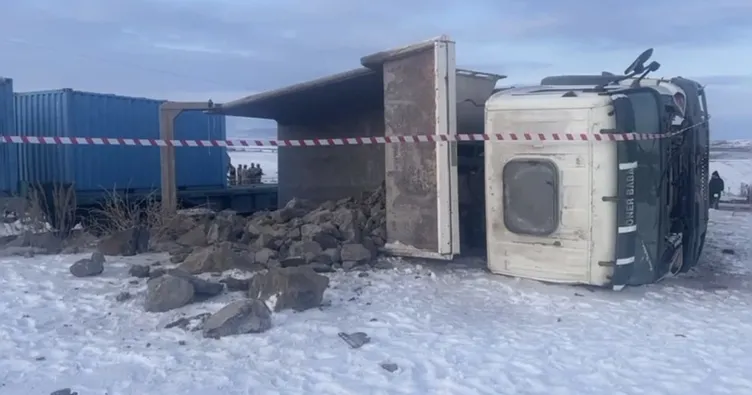 Kars’ta yük treni kamyona çarptı: 1 ölü