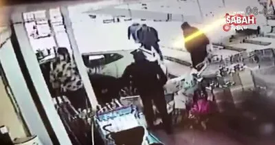 İstanbul Büyükçekmece’de gaz pedalı ile freni karıştıran kadın sürücü beyaz eşya dükkanına böyle daldı | Video