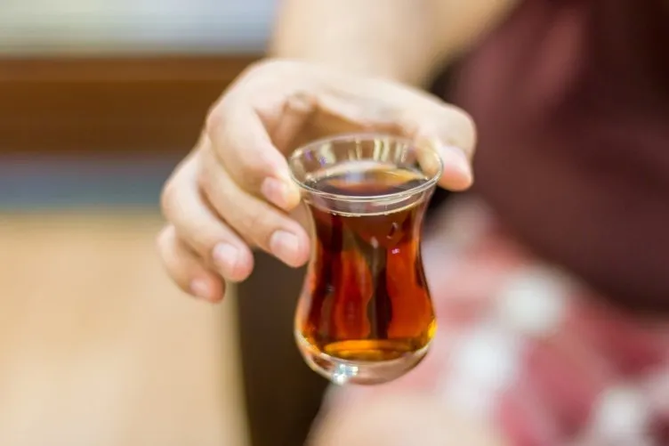 Çay tiryakileri dikkat! Sıcak çay tüketenler bir kez daha düşünsün! Ölümcül riski var…