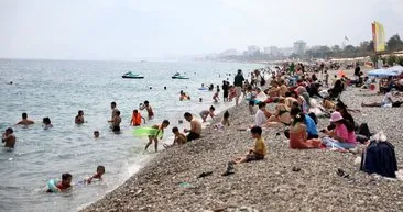Konyaaltı Sahili’nde şoke eden görüntü: Vatandaşlar akın etti!