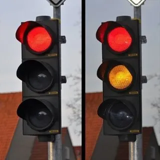 Kırmızı ışıkta geçen sürücü tazminat ödeyecek