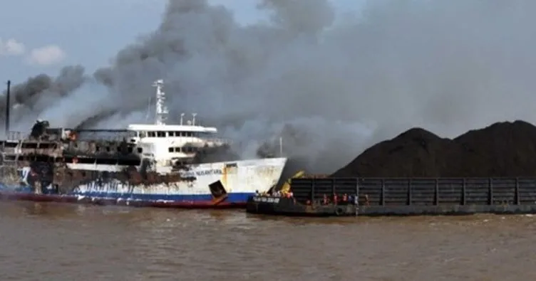 Endonezya’da yolcu gemisinde yangın çıktı