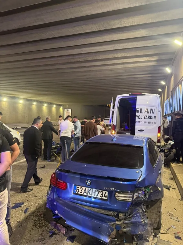 koprulu-kavsakta-feci-kaza-2-motosiklet-arizali-araca-carpti-1777793926663.jpg
