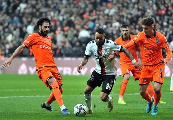 Spor Toto Süper Lig: Beşiktaş: 1 - Medipol Başakşehir: 2 İlk yarı