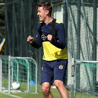 Fenerbahçe'nin Denizli kafilesi belli oldu! Emre Belözoğlu, Nabil Dirar, Max Kruse...