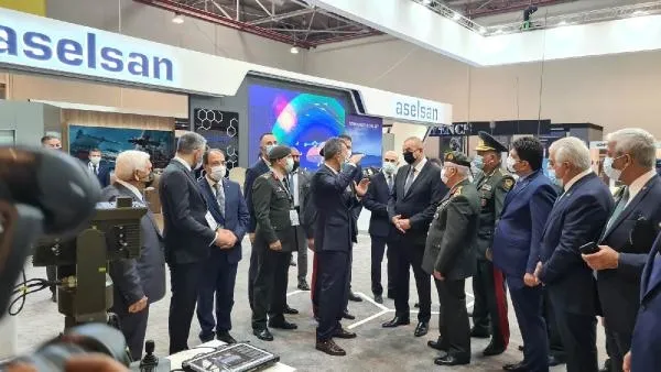 azerbaycan-cumhurbaskani-aliyev-aselsan-standini-gezdi-1662625859721.jpg