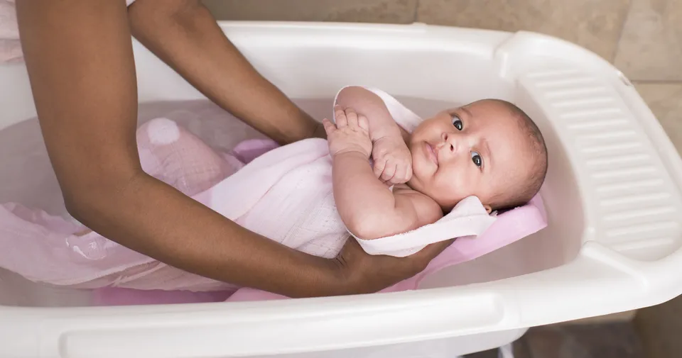 Yeni doğan bebeğe banyo yaptırırken dikkat Bebek Haberleri Yeni doğan bebeğe banyo yaptırırken dikkat Bebek Haberleri