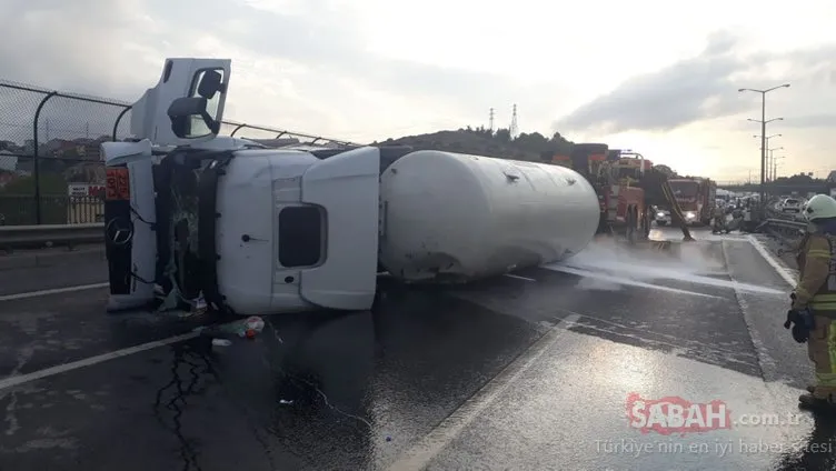 Son dakika haberi: İstanbul’da trafiği kilitleyen kaza! TEM’de gaz tankeri devrildi, trafik tıkandı!