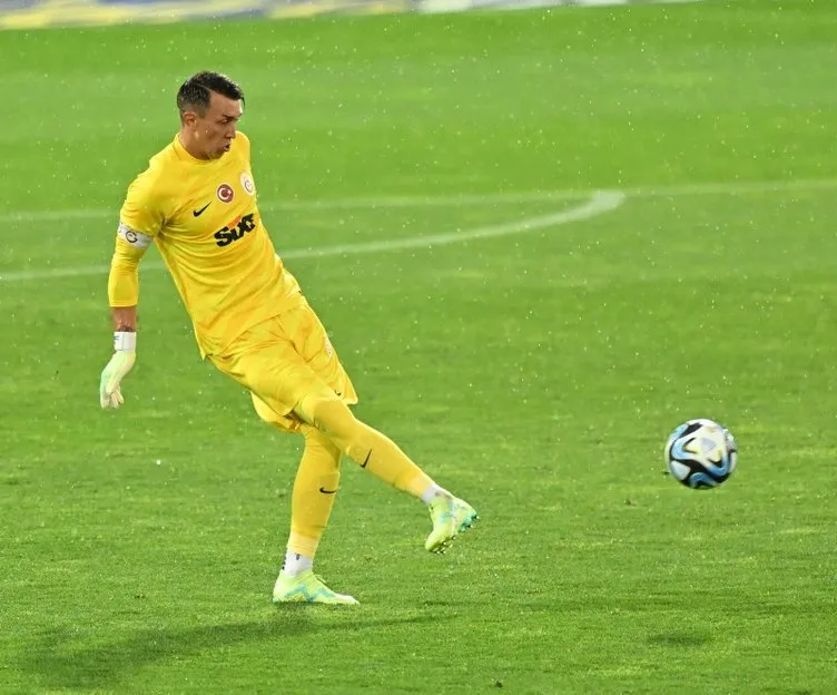 Son dakika Galatasaray haberleri: Galatasaray’da kimse bunu beklemiyordu! Sürpriz ayrılık: Fernando Muslera’nın yeni adresini duyurdular…