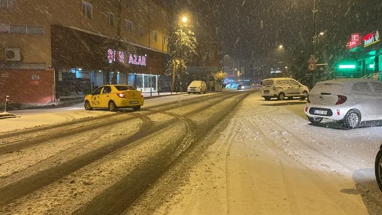 Meteoroloji uyarmıştı! Bu görüntüler İstanbul’dan... Beklenen kar yağışı geldi